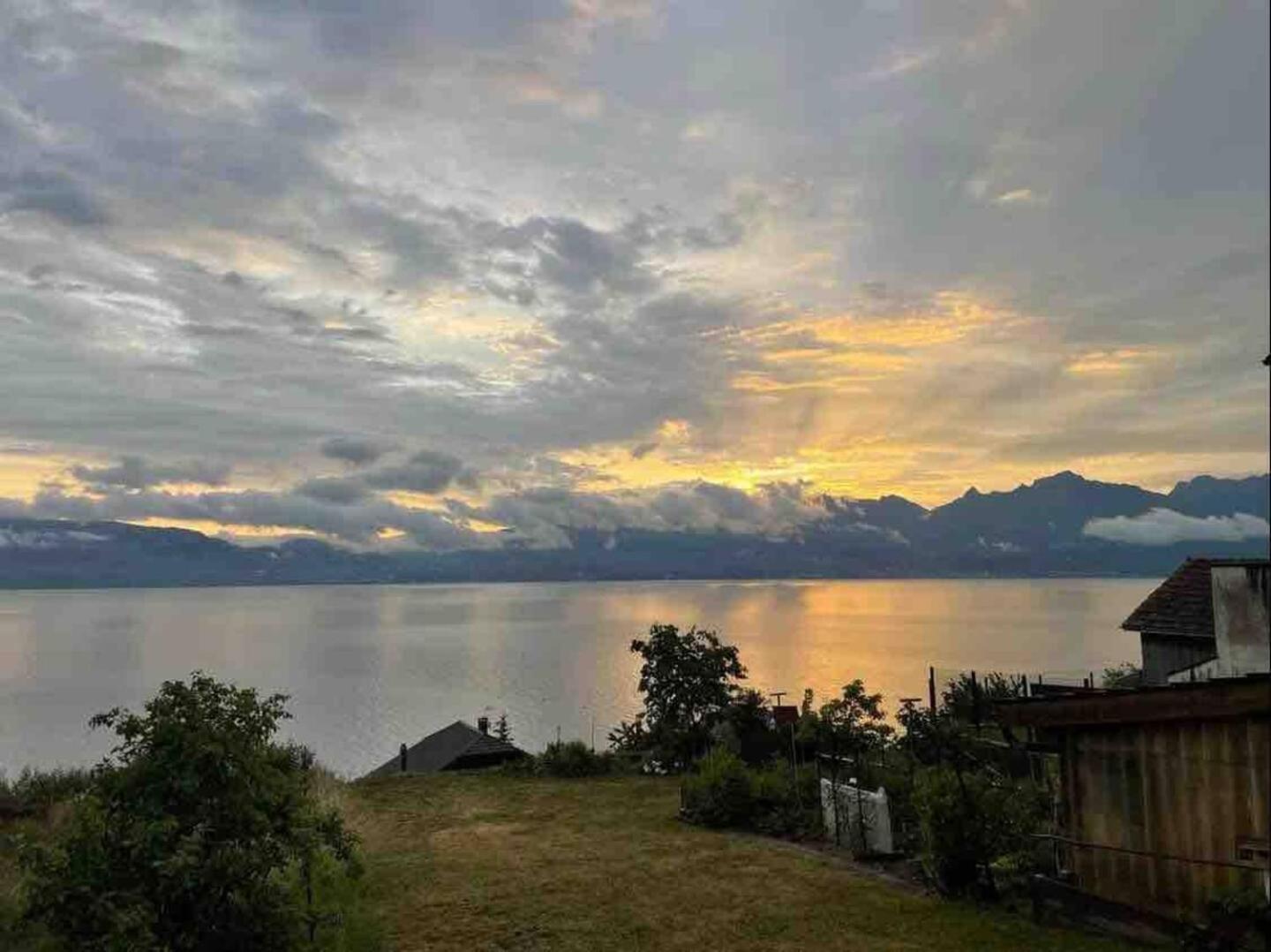 Chez Malou & Hugo Vue Lac Proche Suisse & Stations ! Saint-Gingolph Buitenkant foto